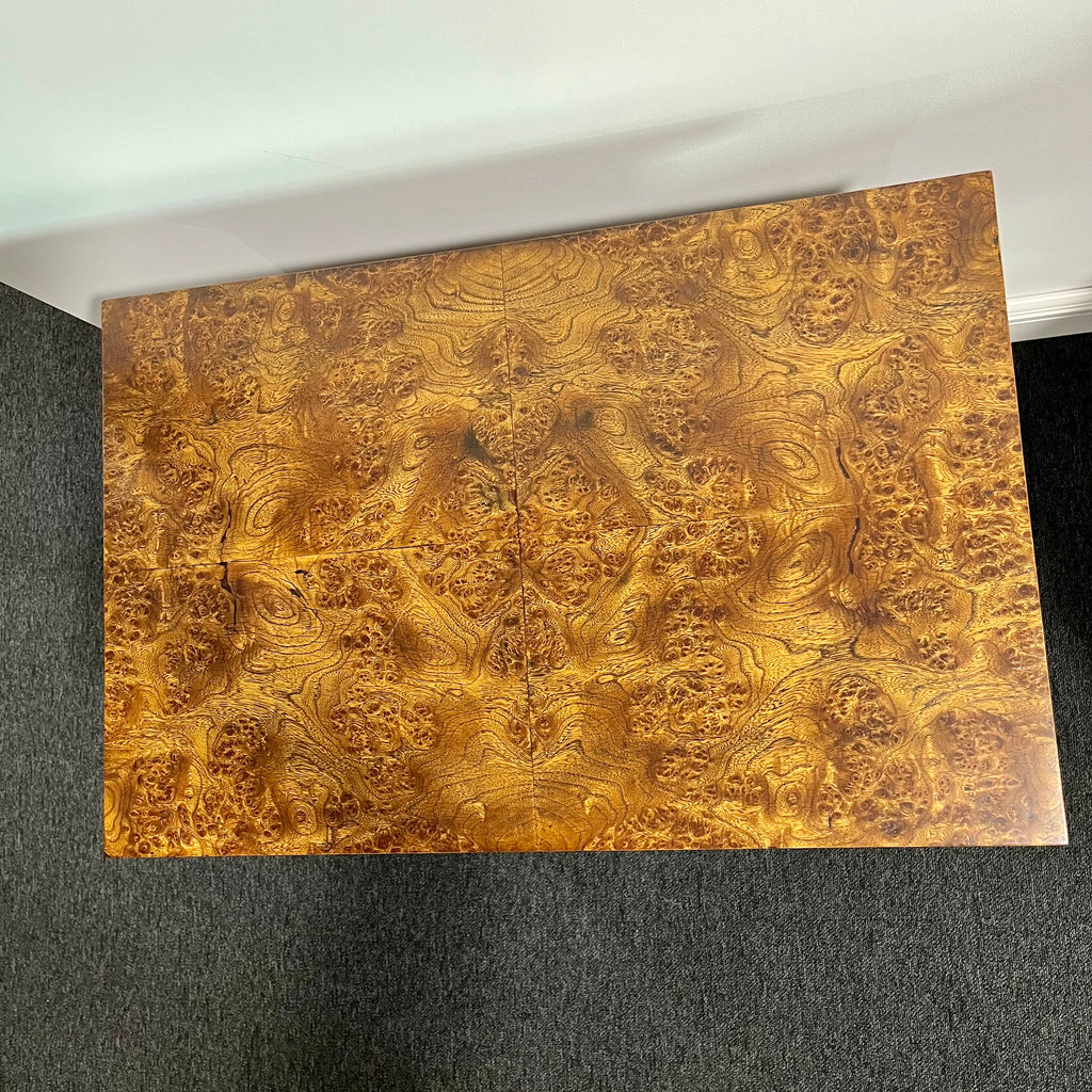 Wurzelholz Holz66 Beistelltisch mit Schubladen und originalen Beschlägen Tischplattenansicht