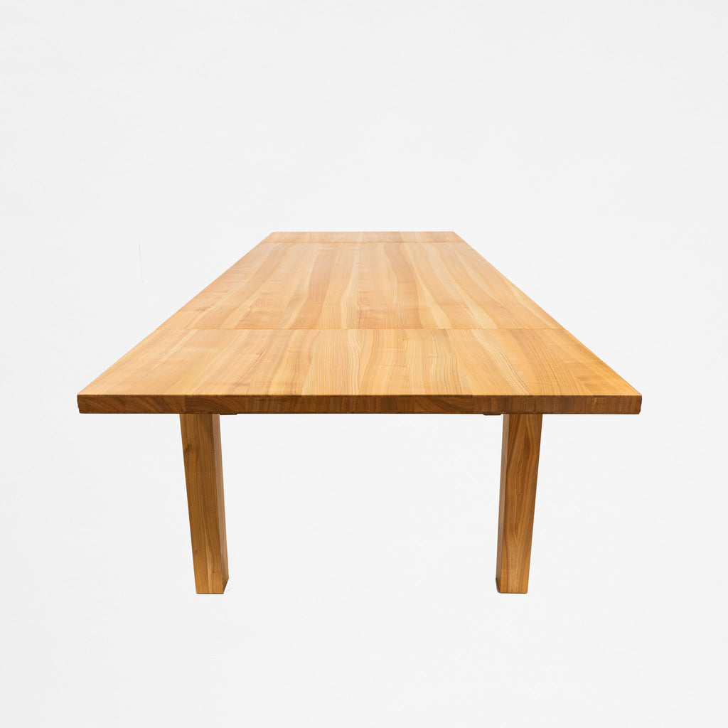 Langer ausziehbarer Tisch ALBA aus massivem Kirschbaum mit zwei Einsteckplatten