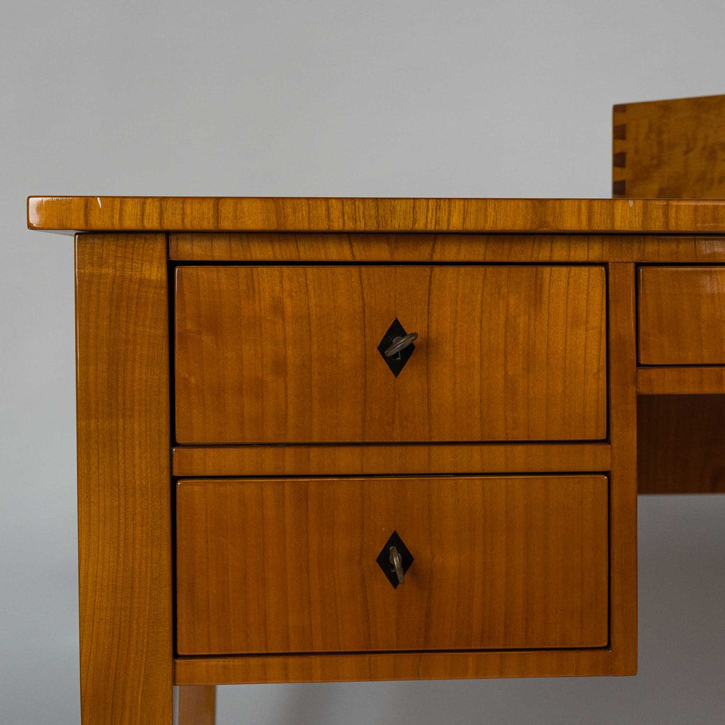 Zwei gleichgroße Schubladen in einem Schreibtisch Spitzweg von Holz66